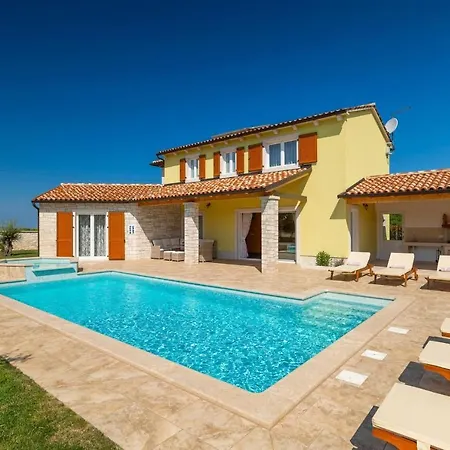 Villa Activity Gardenia With Pool In Tinjan *