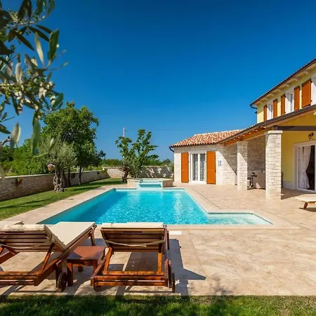 Activity Gardenia With Pool In Tinjan Srbinjak