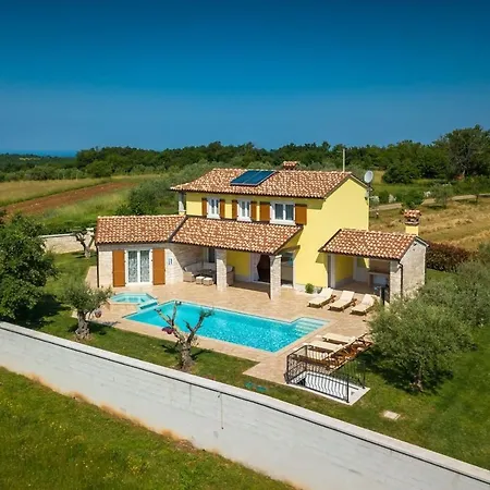 Activity Gardenia With Pool In Tinjan