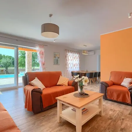 Villa Activity Gardenia With Pool In Tinjan *