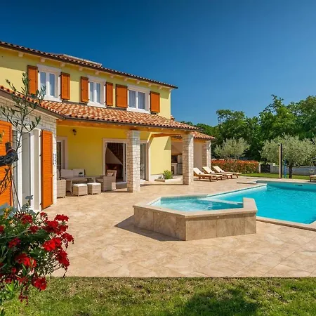 Villa Activity Gardenia With Pool In Tinjan