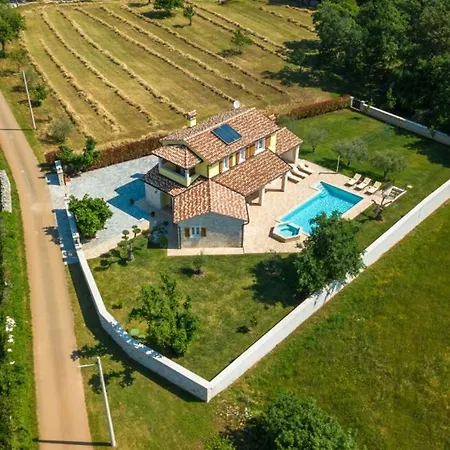 Activity Gardenia With Pool In Tinjan Srbinjak