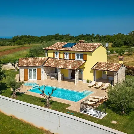Villa Activity Gardenia With Pool In Tinjan