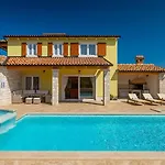 Villa Activity Gardenia With Pool In Tinjan *