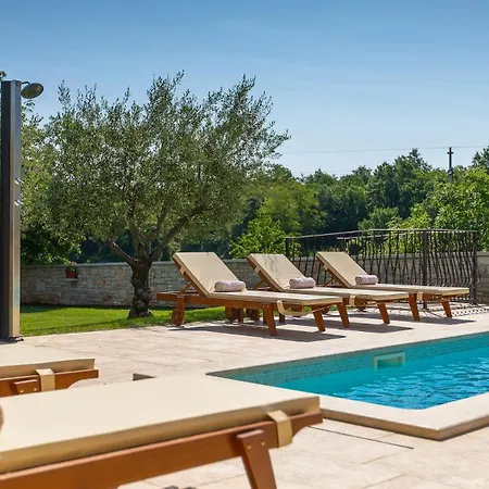 Activity Gardenia With Pool In Tinjan *