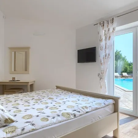 Activity Gardenia With Pool In Tinjan Srbinjak