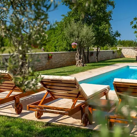 Activity Gardenia With Pool In Tinjan *