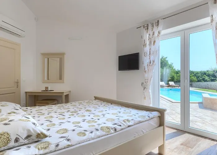 Activity Gardenia With Pool In Tinjan Srbinjak