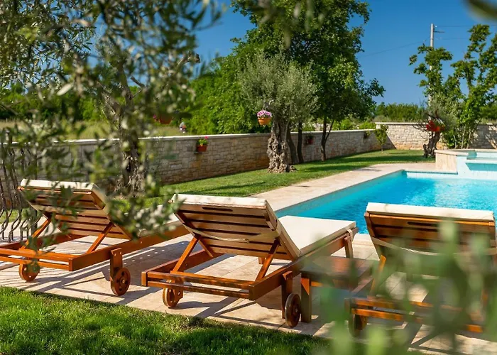 Activity Gardenia With Pool In Tinjan *