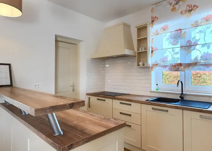 Activity Gardenia With Pool In Tinjan Srbinjak