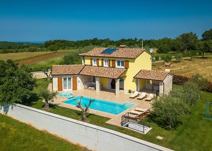Villa Activity Gardenia With Pool In Tinjan