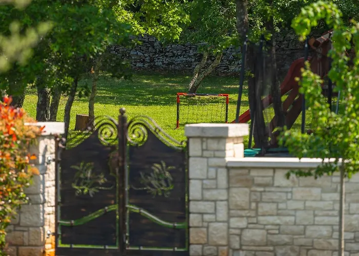 Villa Activity Gardenia With Pool In Tinjan Srbinjak